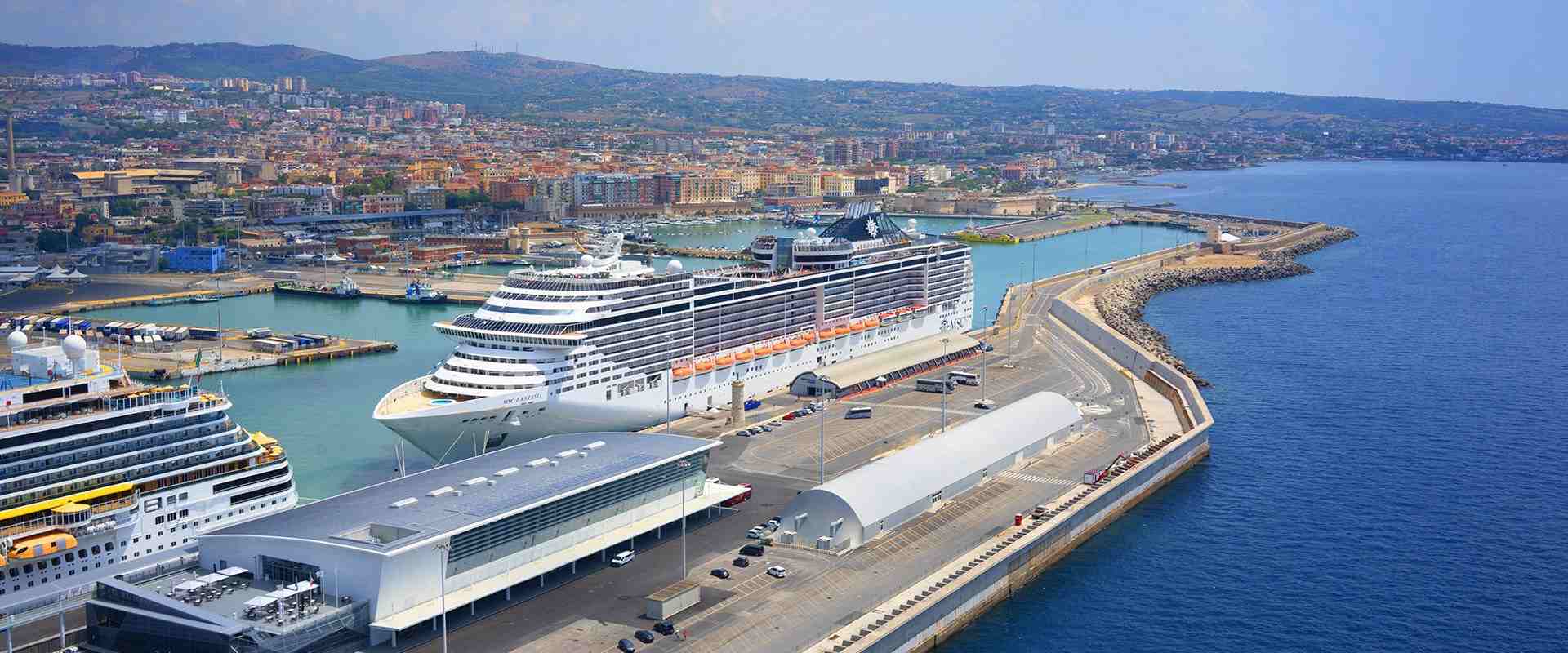 Servicio de transporte directo desde Roma al puerto de Civitavecchia con aire acondicionado